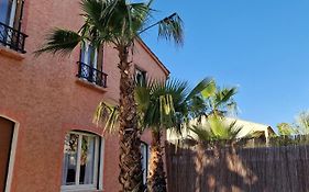 Haut De Villa A 700 Metres De La Plage, Totalement Independant Et Accessible Par Un Escalier Exterieur